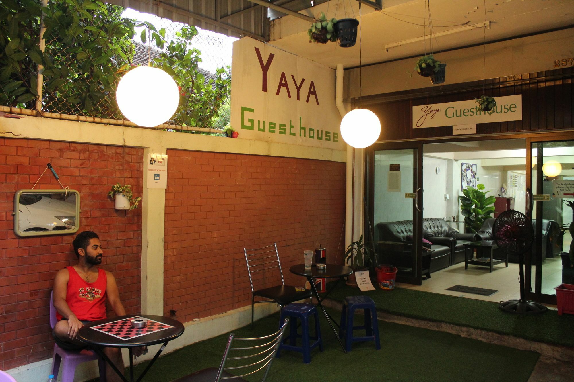 Yaya Guesthouse Bangkok Exterior foto